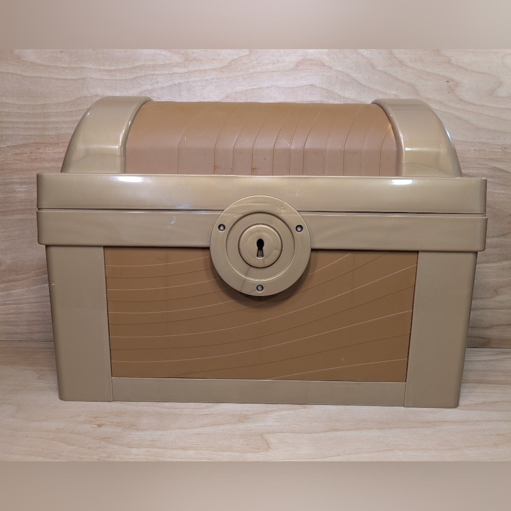 Ryan's World Cap'n Ryan's Treasure Chest Exclusive Mega Mystery Gold Version